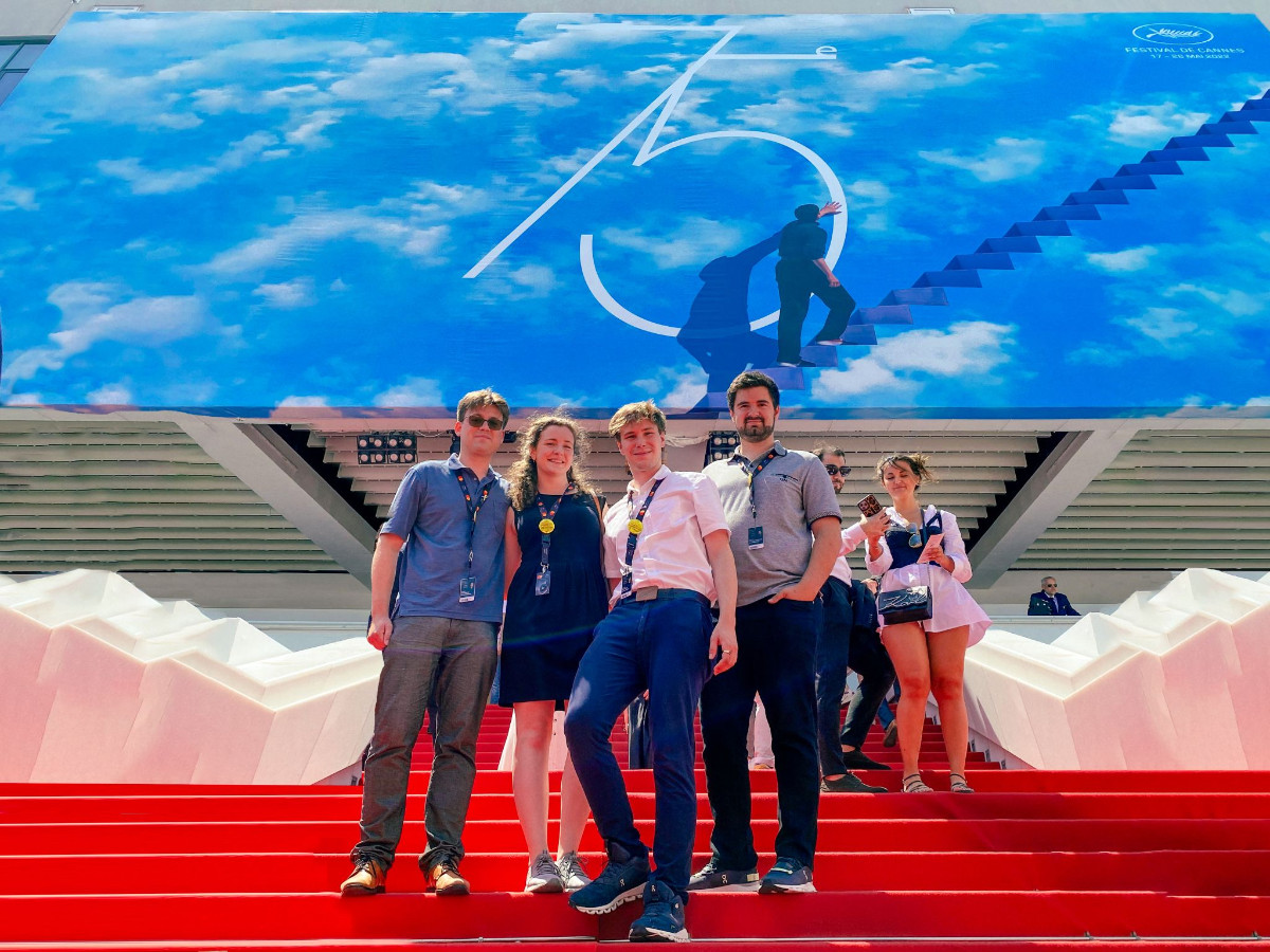 Das Team von D&J Productions auf dem roten Teppich in Cannes